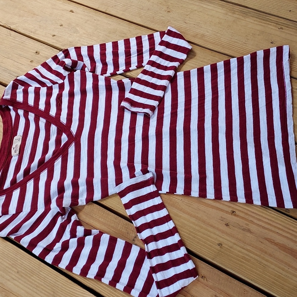 HOLLISTER LONG SLEEVE VEE NECK